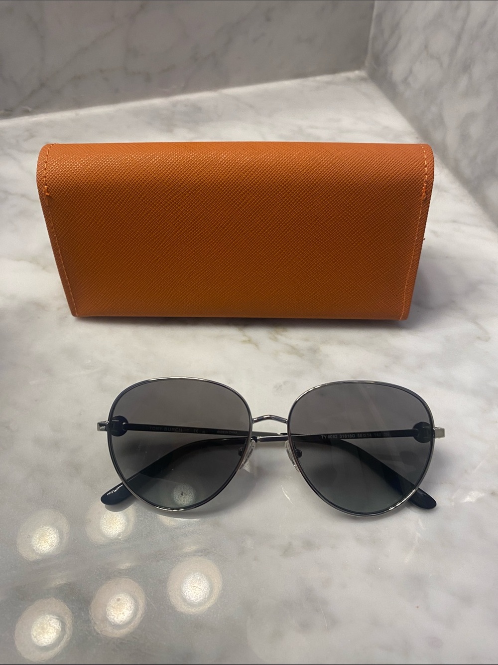 NWOT Tory Burch Orange Saffiano case and Aviator Sunglasses - Picture 6 of 13